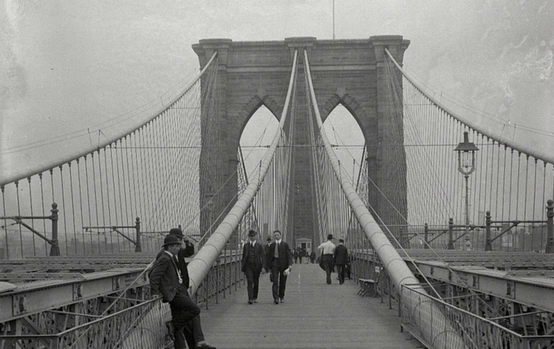 Illustration for article titled La leyenda de Robert
Odlum, el hombre que apostó su vida tirándose del puente de Brooklyn